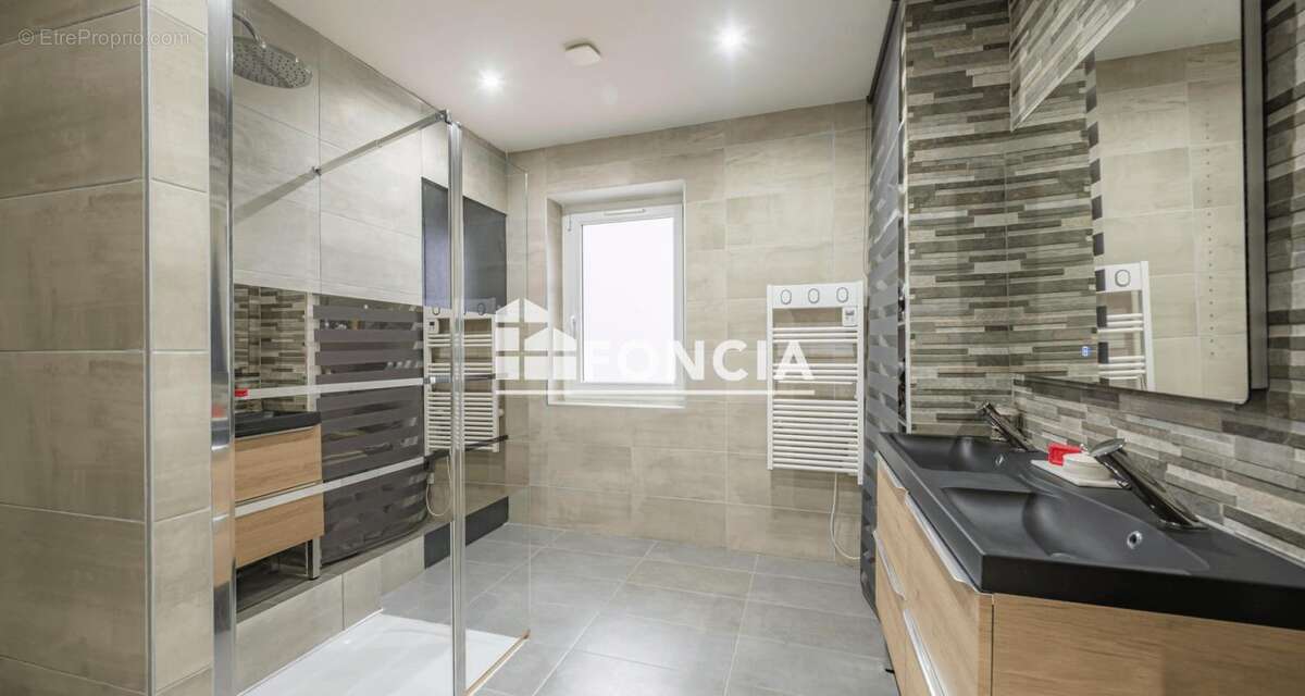 Maison à CLONAS-SUR-VAREZE