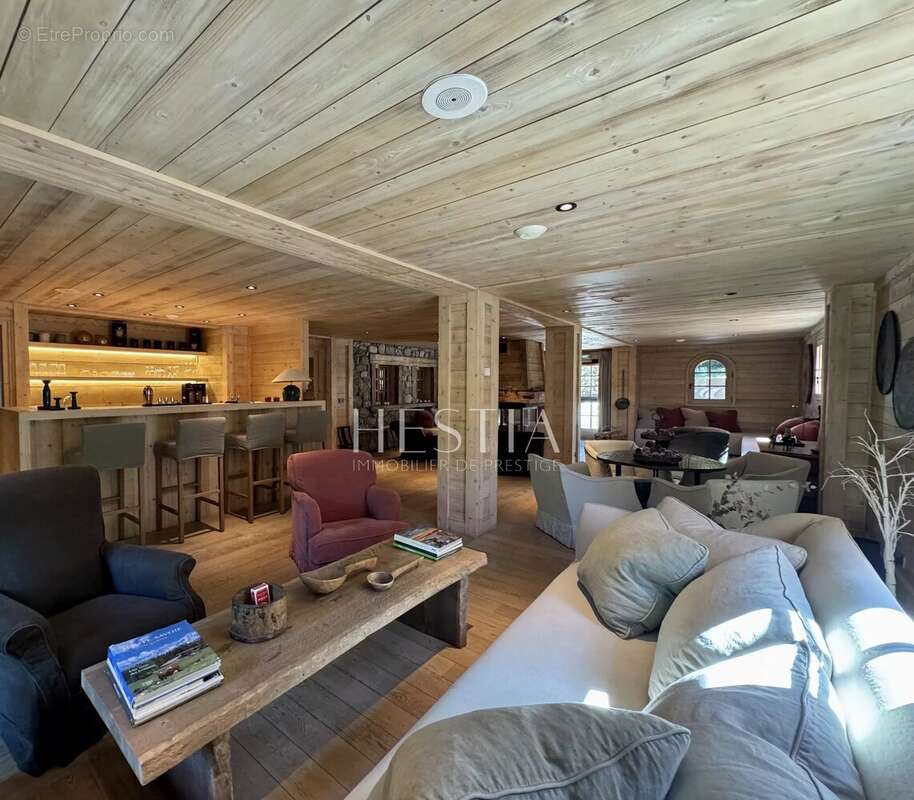 Commerce à COMBLOUX