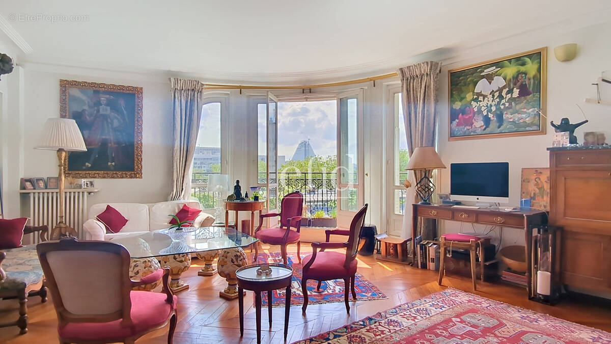Appartement à PARIS-16E
