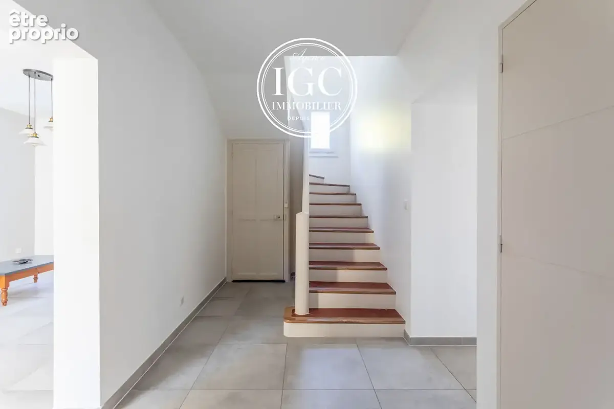 Maison T4 - 152 m² - Parcelle de 634 m² - CHATEAUNEUF LES MARTIGUES - photo 5