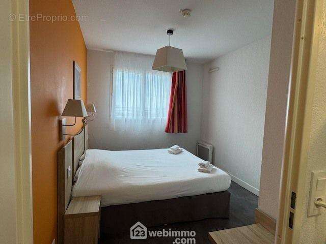 Chambre vue d'un autre angle - Appartement à SETE