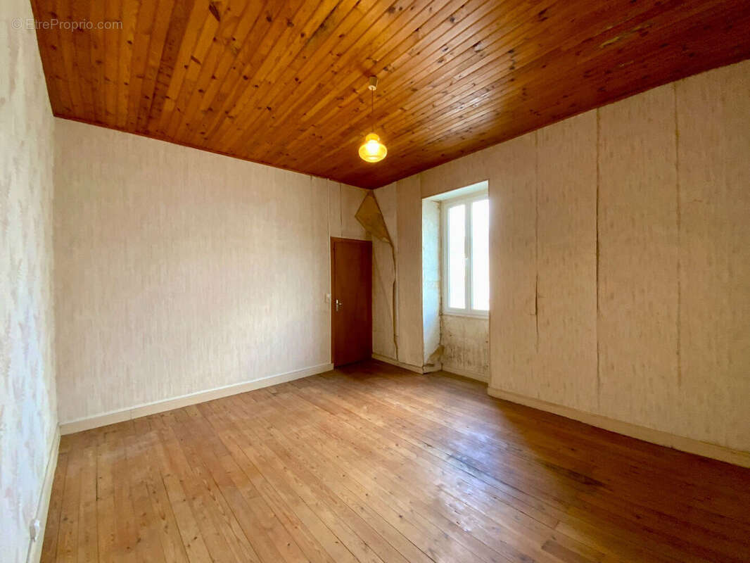 Appartement à SAINT-GENIS-DE-SAINTONGE