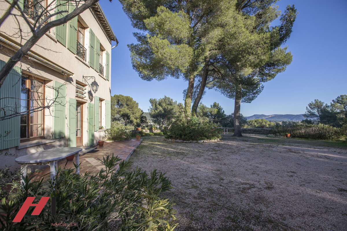 Bastide pagnolesque de 250 m2 sur 16000 m2 a deux pas du golf bde la salette - photo 3