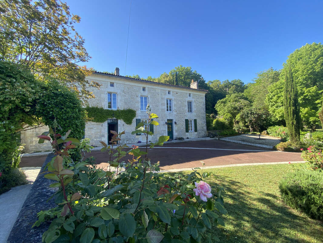 Maison à MOUTHIERS-SUR-BOEME