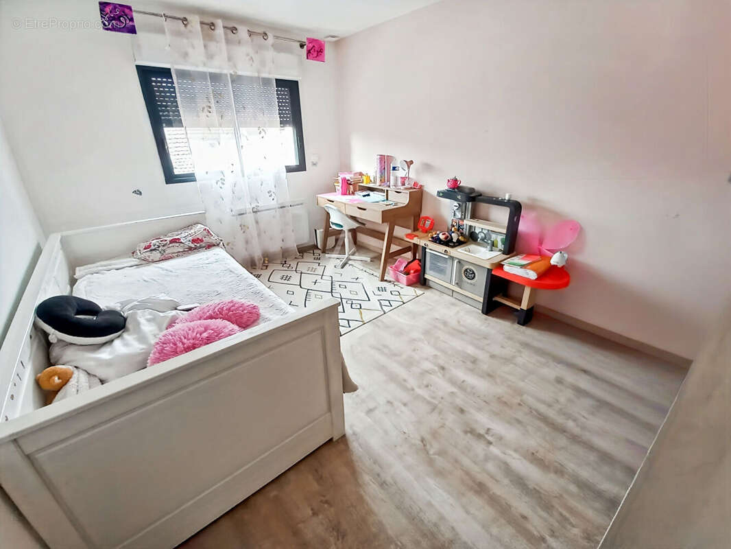 Maison à SAINT-ETIENNE-DU-ROUVRAY