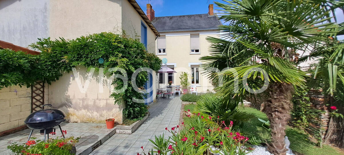Maison à SAINT-MACAIRE-EN-MAUGES