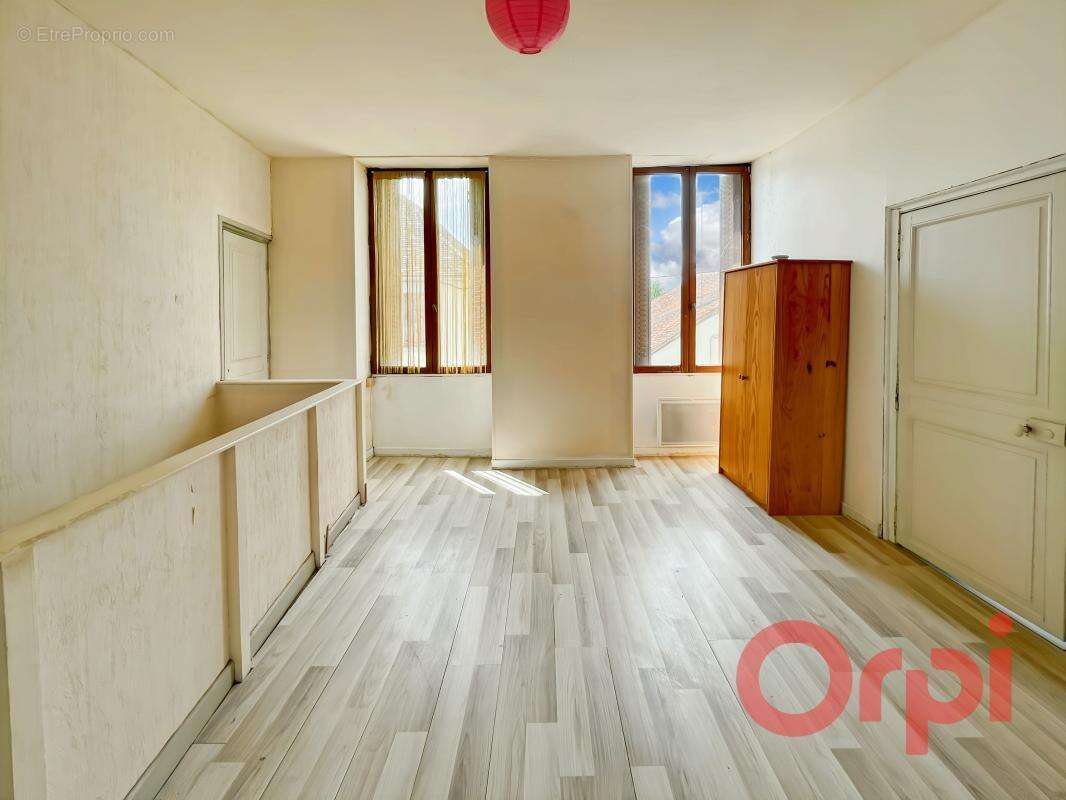 Maison à LURCY-LEVIS