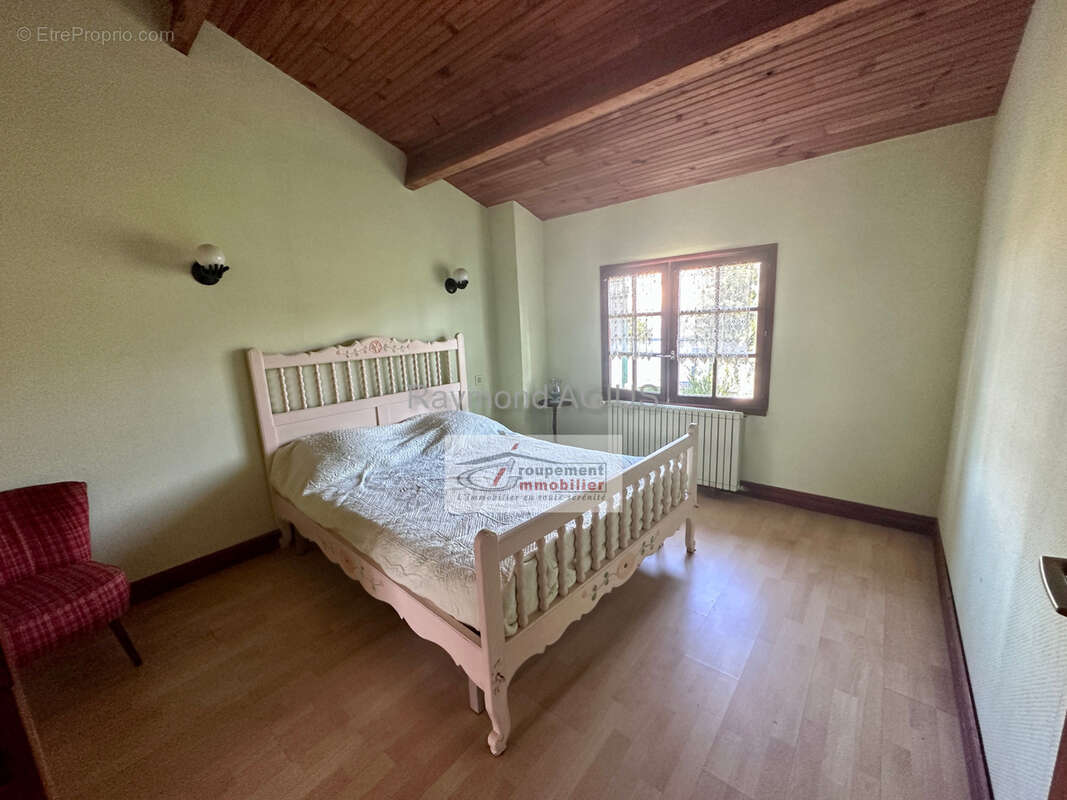 Maison à SAINT-SEURIN-DE-PRATS