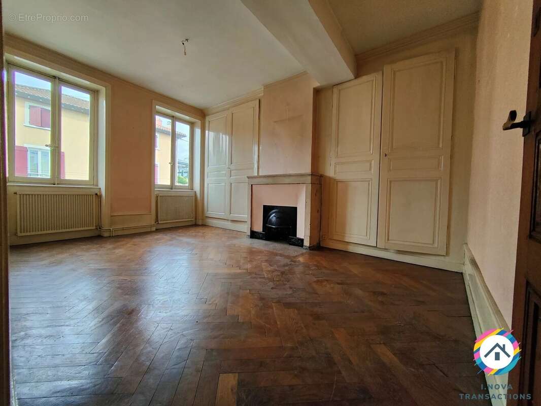 Maison à AMBERIEUX