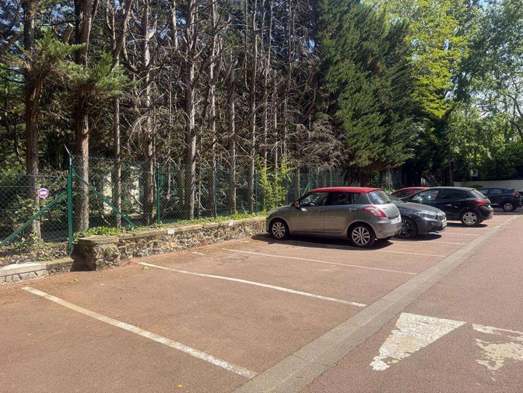 Appartement à LA CELLE-SAINT-CLOUD