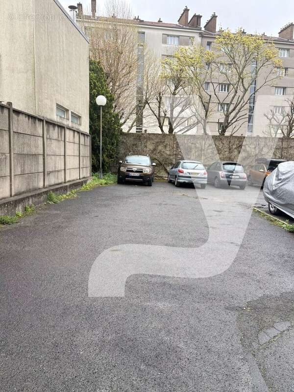 Parking à MONTREUIL