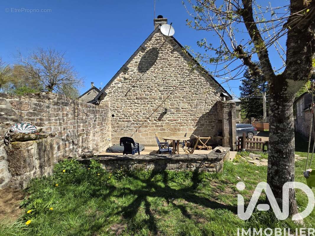 Photo 3 - Maison à PEYRELEVADE