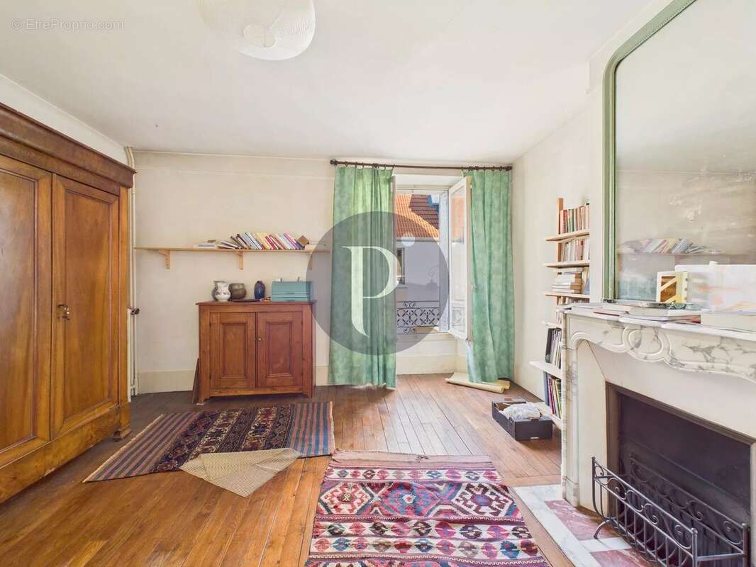 Maison à VERRIERES-LE-BUISSON