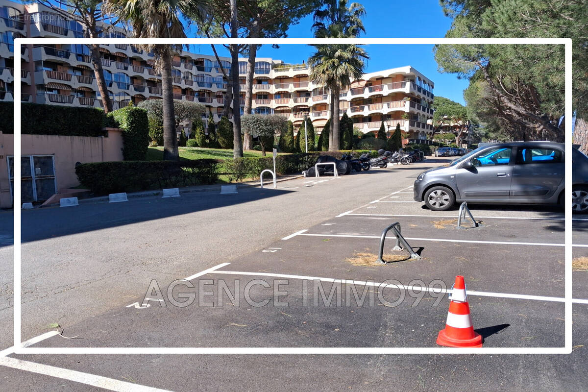 Parking à MANDELIEU-LA-NAPOULE