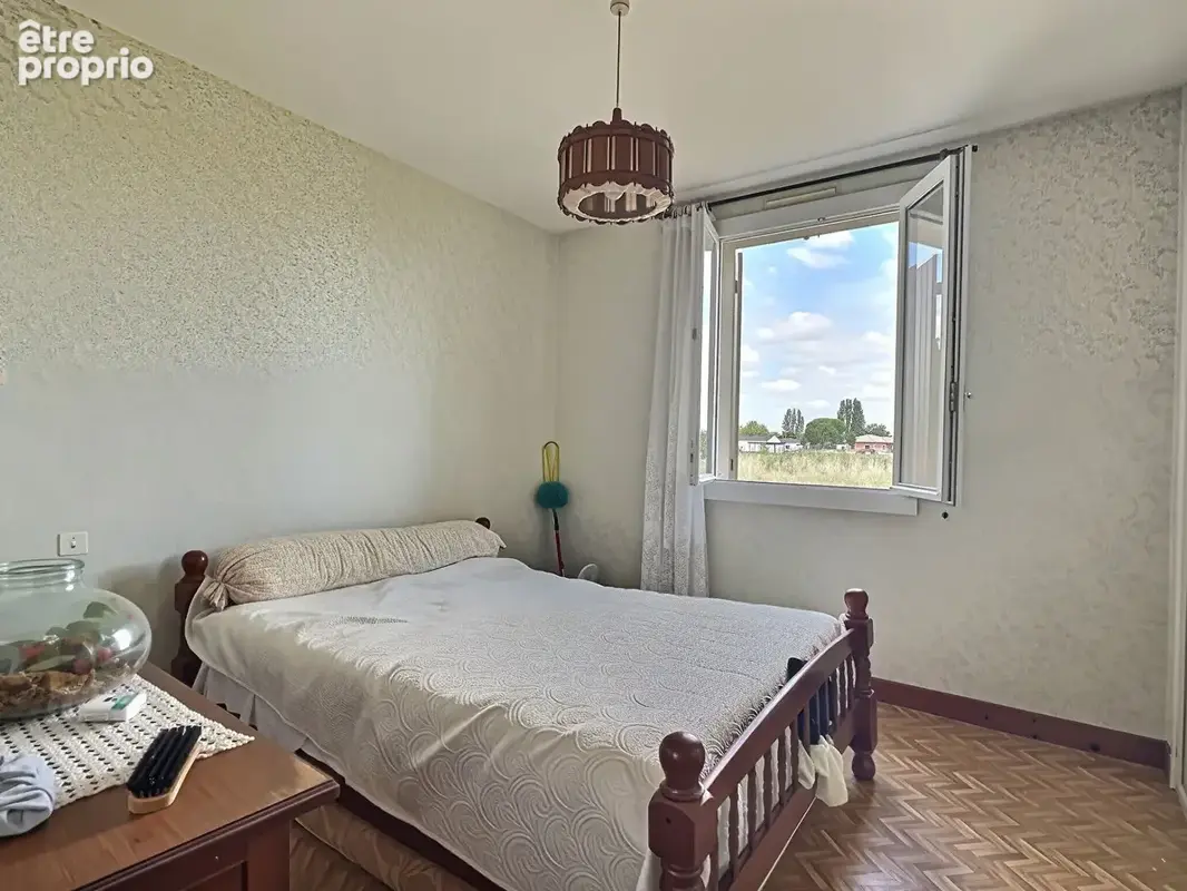 Située à Castelmoron-sur-Lot, au coeur d'un quartier calme et recherché, cette agréable maison de plain-pied développe une surfa - photo 8