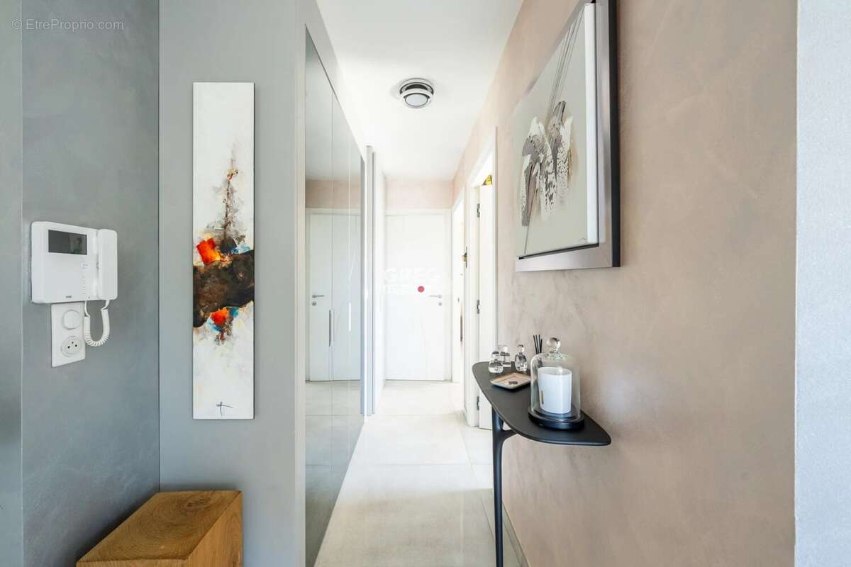 Appartement à SAINT-LAURENT-DU-VAR