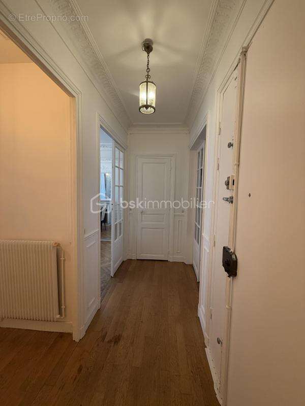 Appartement à PARIS-16E