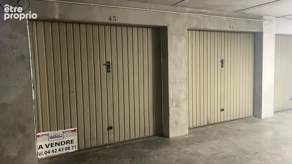 Parking à PORT-DE-BOUC