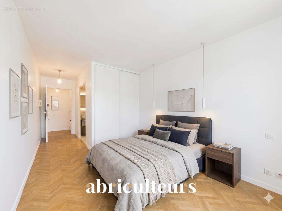 Appartement à COURBEVOIE