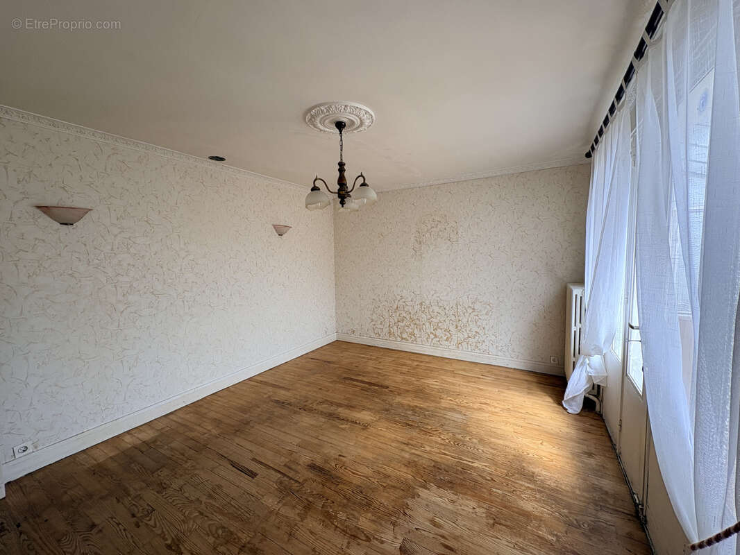 Maison à FONTAINE-LA-GUYON