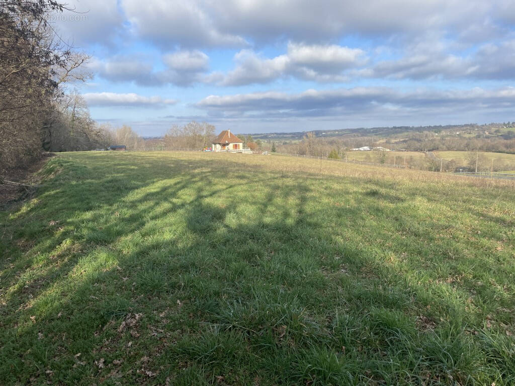 Terrain à LUBERSAC