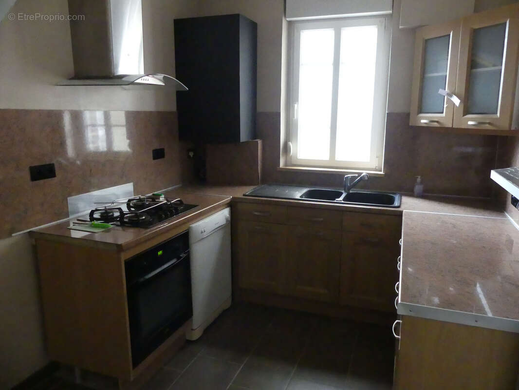 Maison à LA CHAPELLE-SAINT-LUC