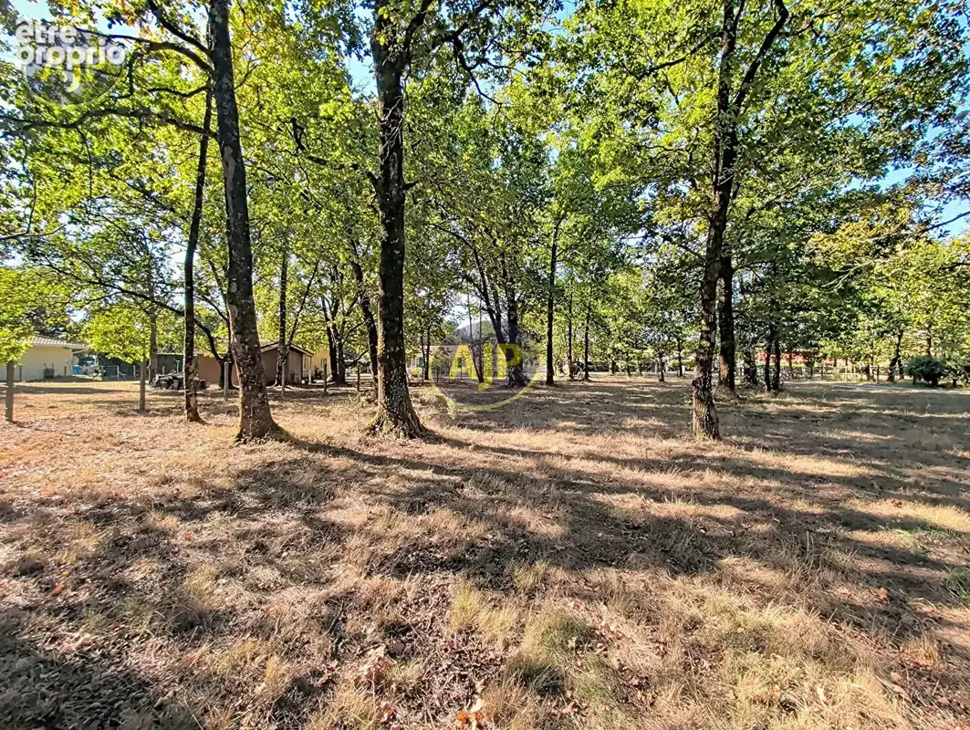 Photo Terrain à Saint-Vivien-De-Medoc au prix de 118 000€