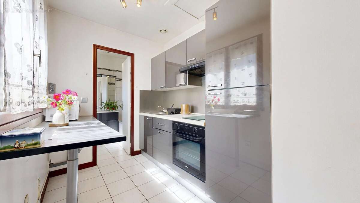 Appartement à LES PAVILLONS-SOUS-BOIS