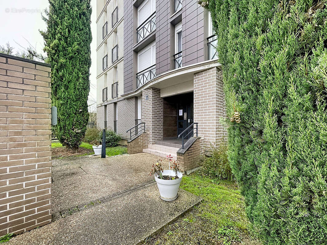 Appartement à FONTENAY-LE-FLEURY