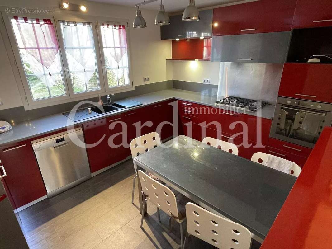 Maison à SAINT-NOM-LA-BRETECHE