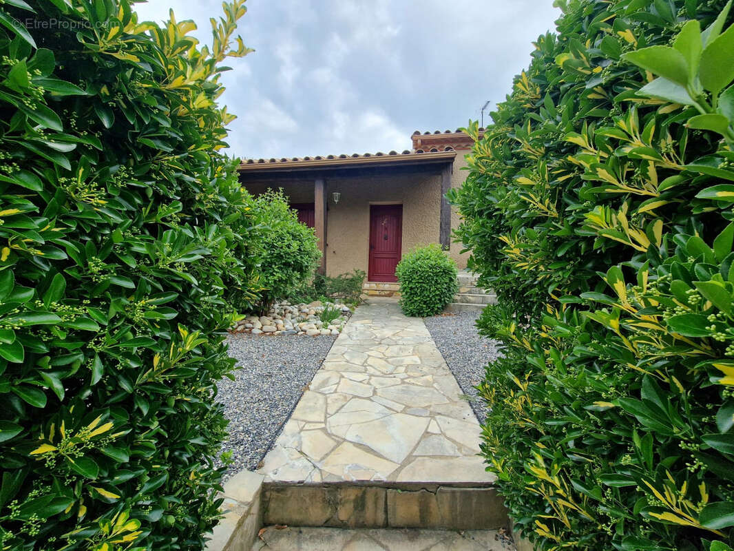 Maison à VILLEMOUSTAUSSOU