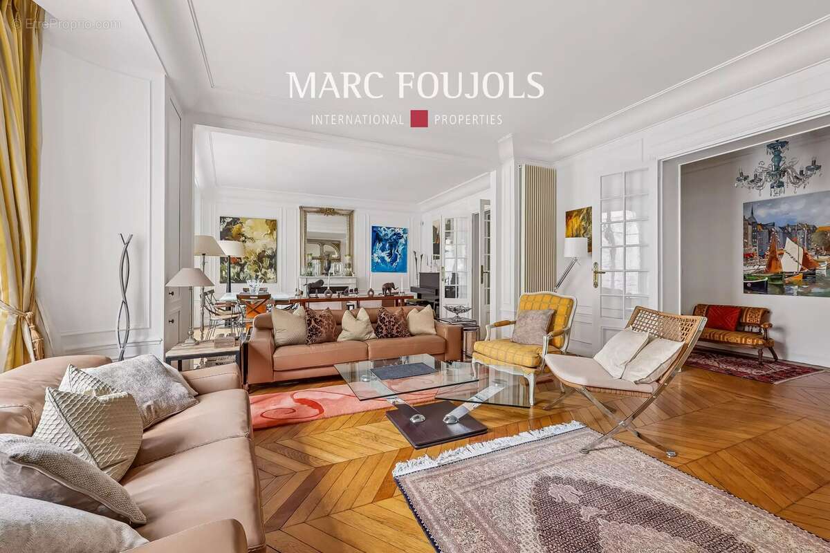 Appartement à PARIS-16E