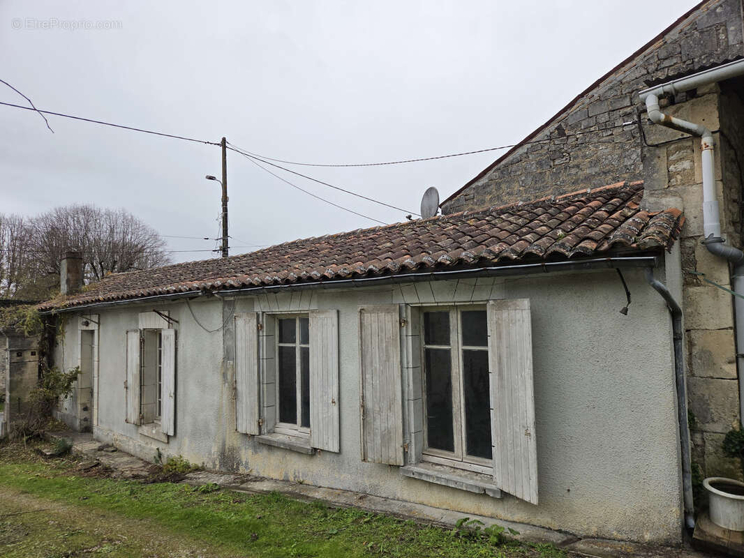 Maison à TRIAC-LAUTRAIT