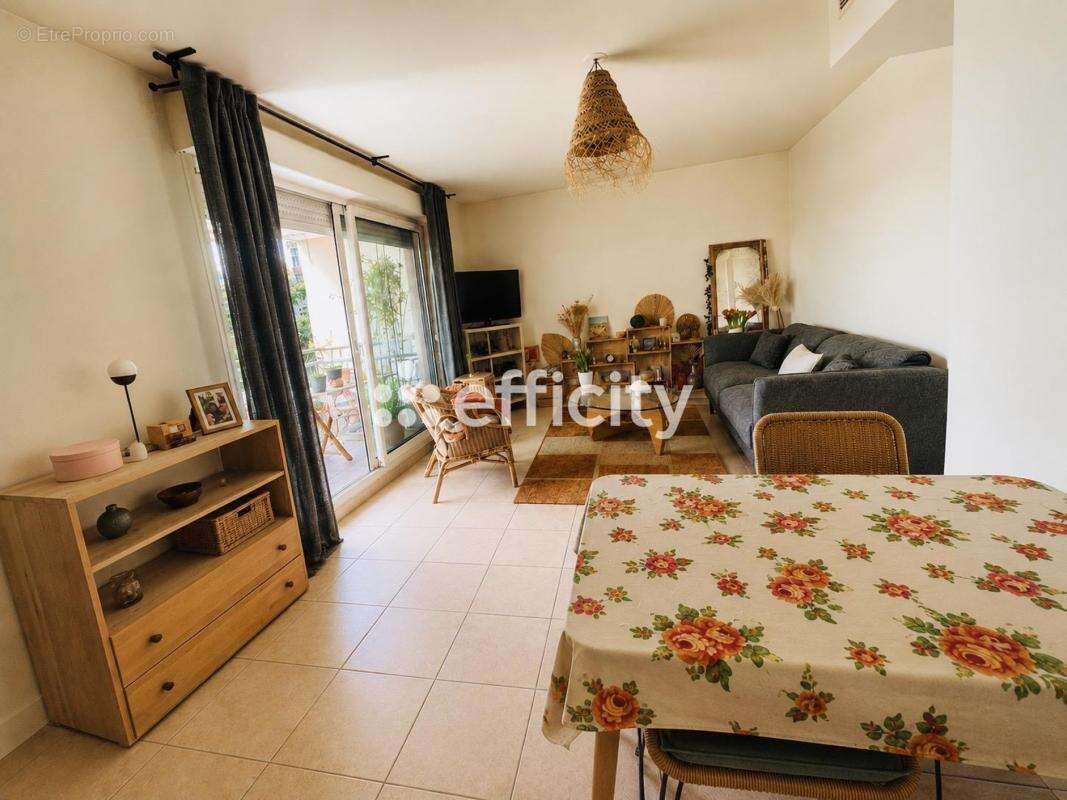 Appartement à MARSEILLE-6E