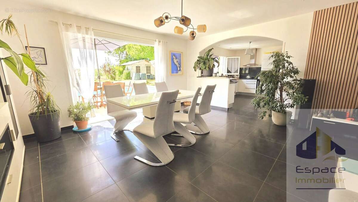 Maison à AIGREFEUILLE-D'AUNIS