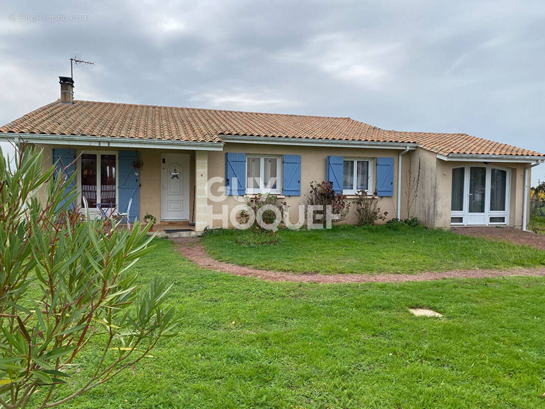 Maison à SAINT-MAGNE-DE-CASTILLON