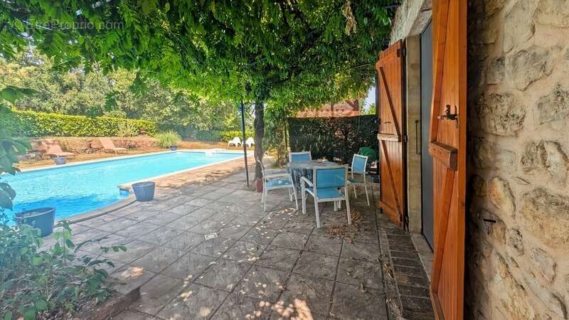 Propriété de caractère, piscine et dépendances - photo 15