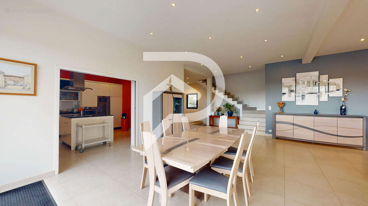 Maison à LE VAL-SAINT-GERMAIN