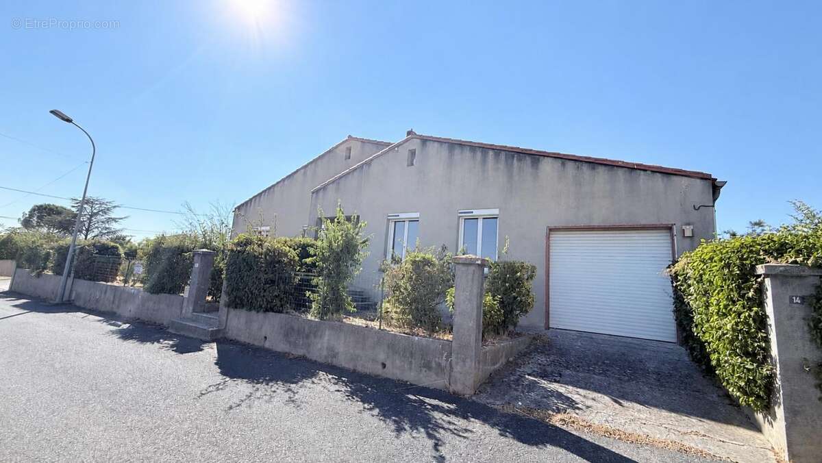 Villa Moussoulens 6 pièce(s) 143 m2 sur un terrain de 665m² - photo 2