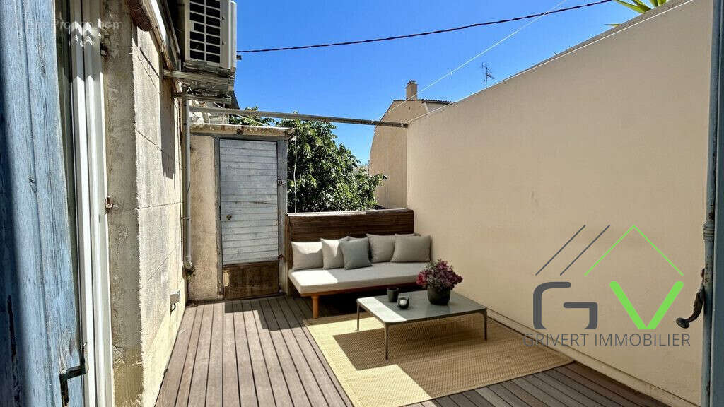 Meublé avec l'IA - Appartement à NIMES
