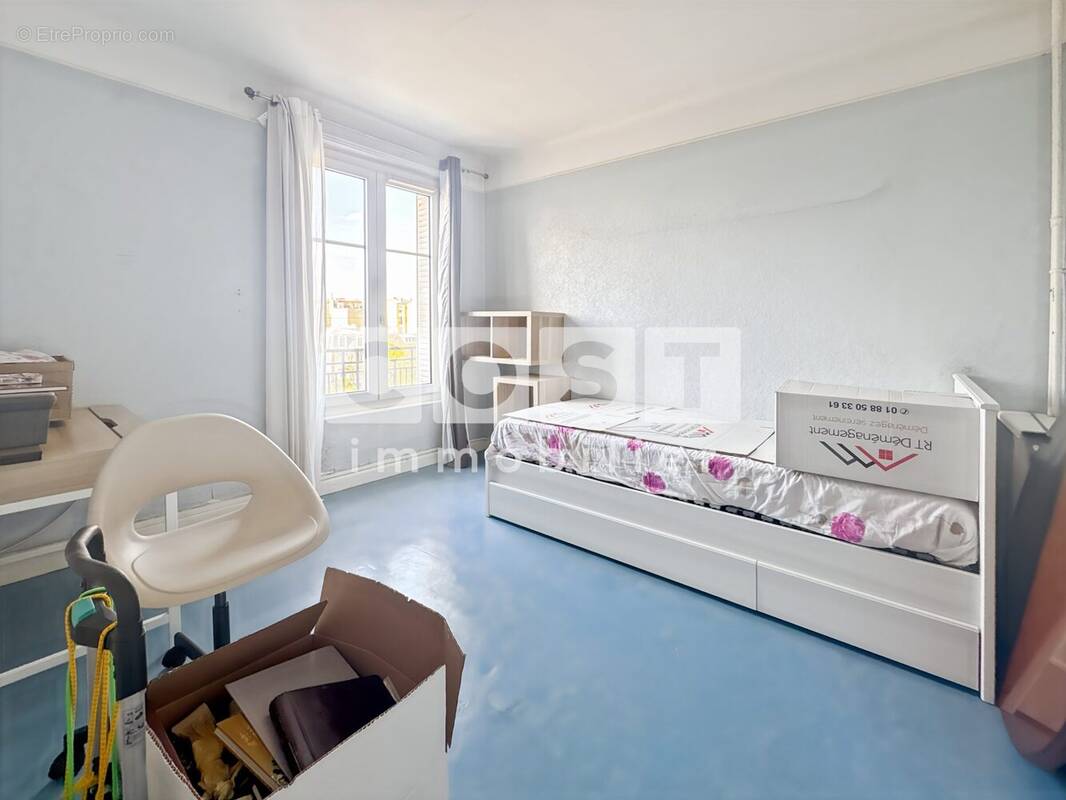 Appartement à LA GARENNE-COLOMBES