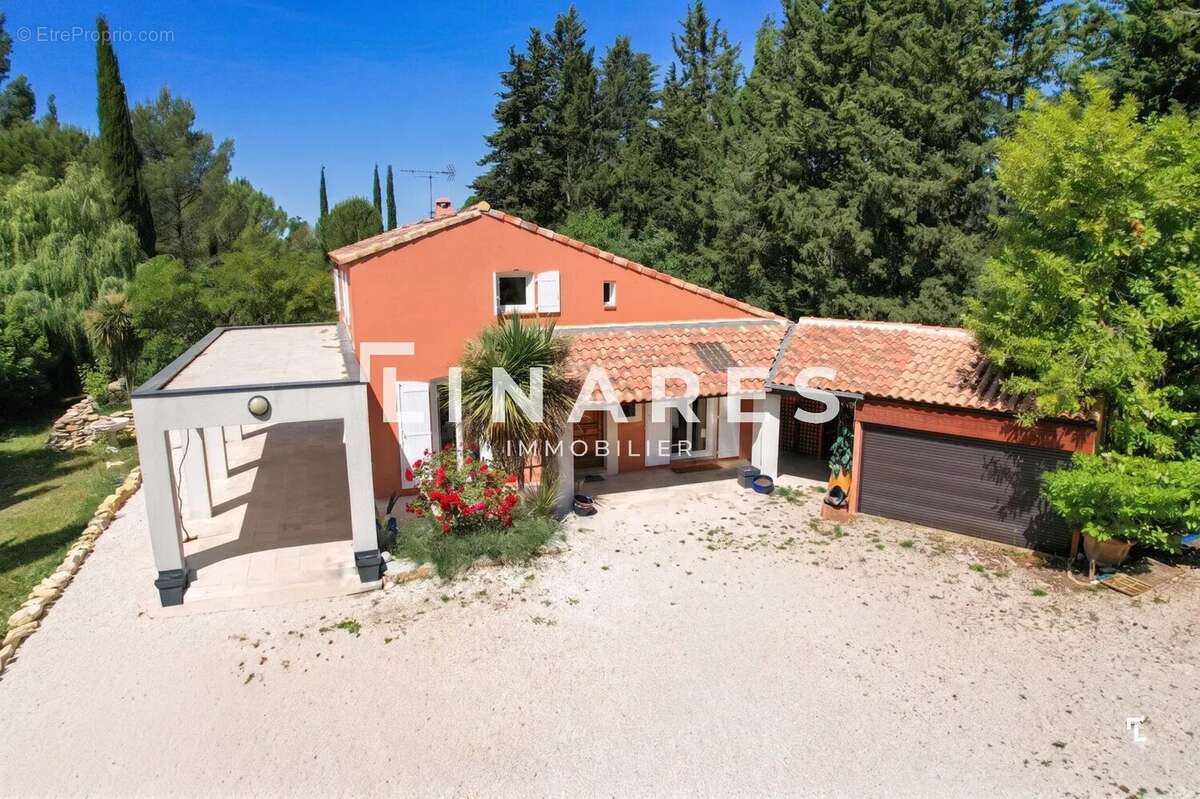 EDEN VERT - Maison T7 de 215 m2 - Dépendance - Garage - Terrain 4390m2 - 13540 AIX EN PROVENCE - PUYRICARD - photo 25