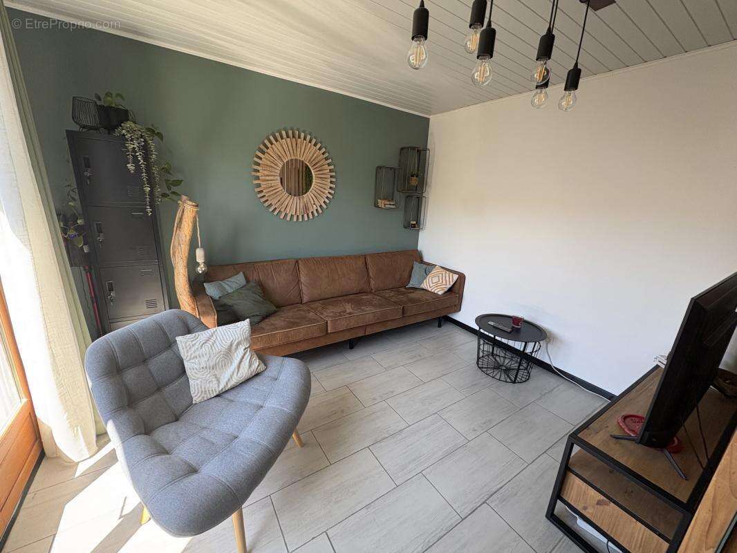 A vendre maison renovee avec jardin et piscine - photo 7