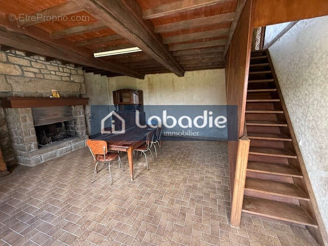 Au calme, à la campagne, maison en pierres à rénover, terrain de 800m2. - photo 4