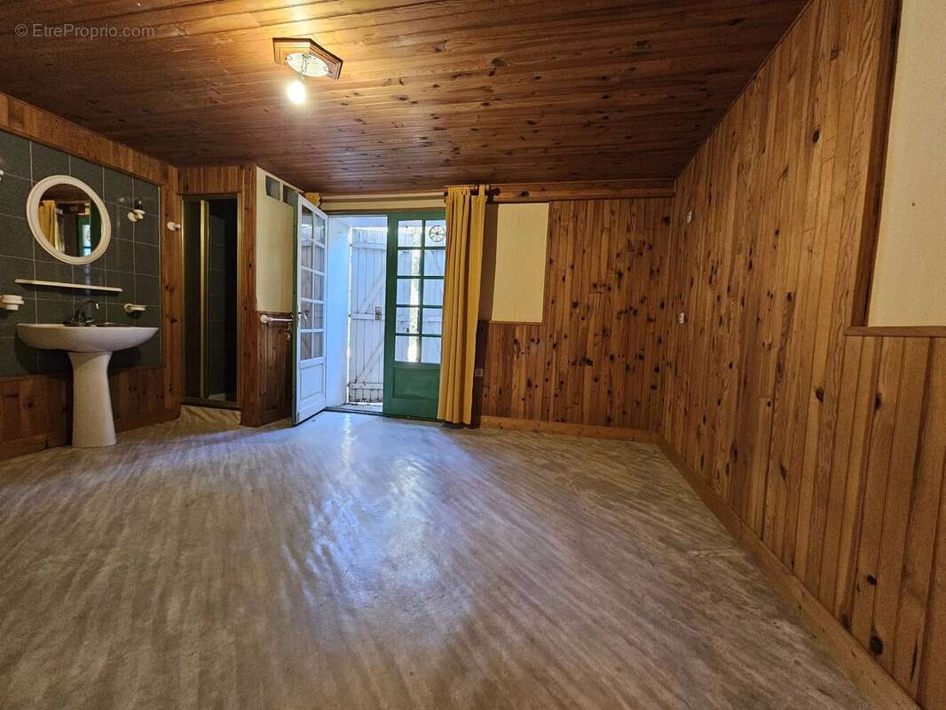 Maison de campagne individuelle avec ancien potentiel de chambres d'hôtes – Une opportunité de rénovation riche en possibilités - photo 5