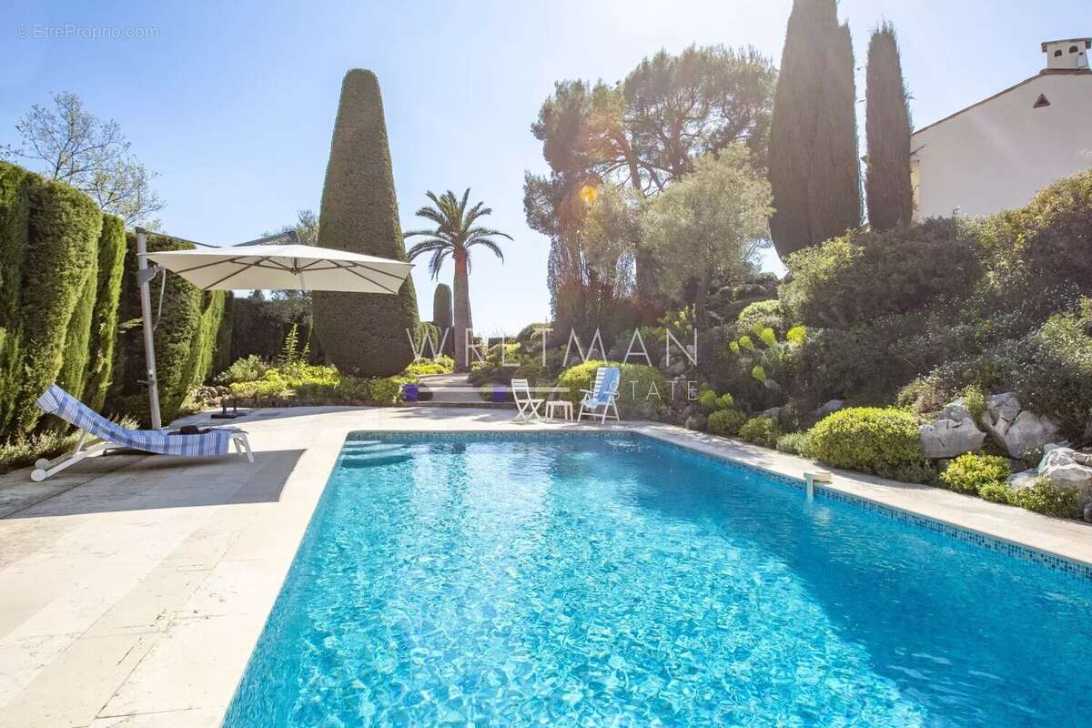 Maison à CHATEAUNEUF-GRASSE