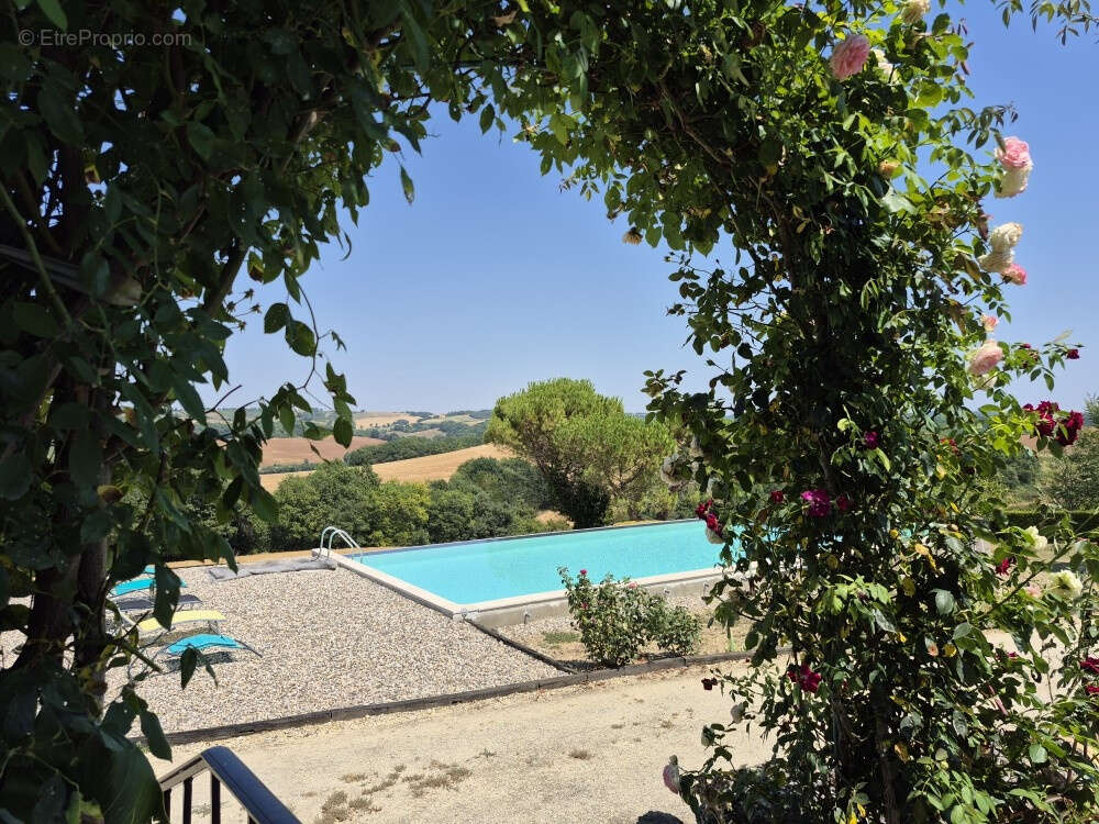 A Ordan-Larroque, Grange en pierre rénovée de 221m2 avec piscine - photo 4