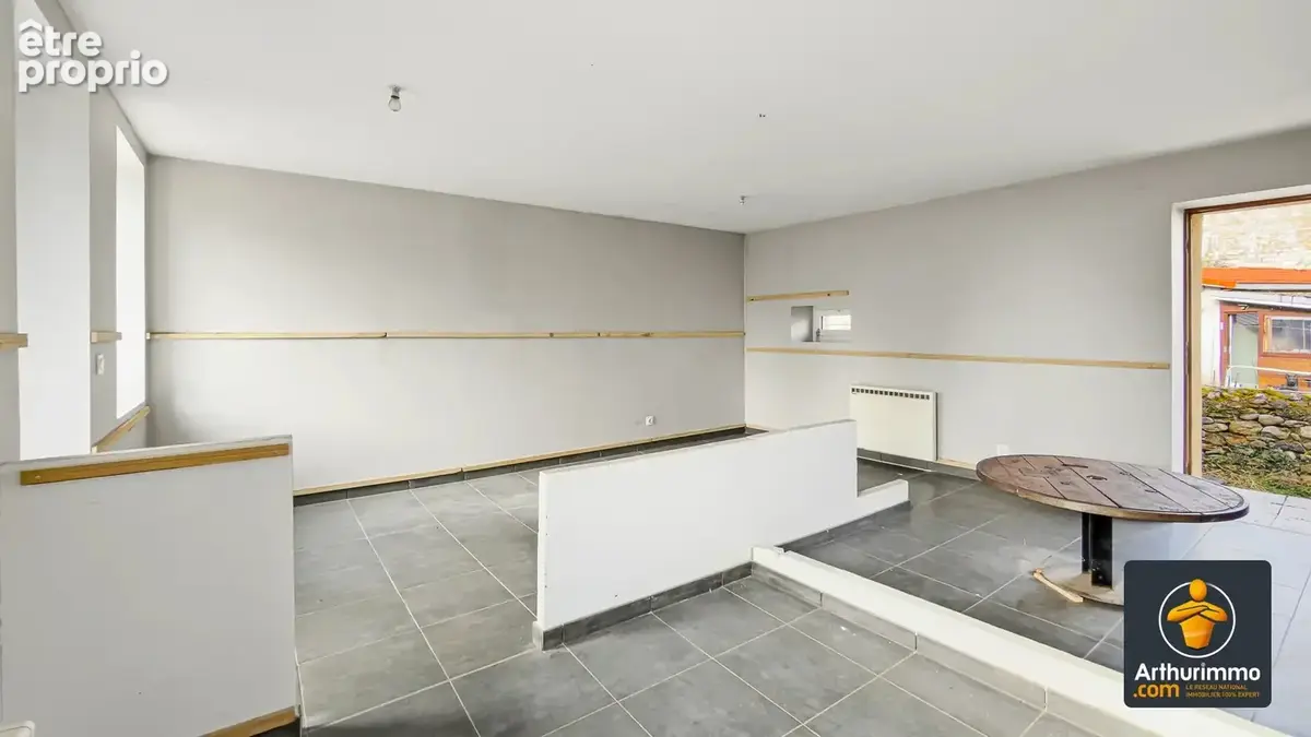 RETOURNAC – Appartement avec jardin attenant et terrain plat non attenant, en bord de Loire. - photo 8
