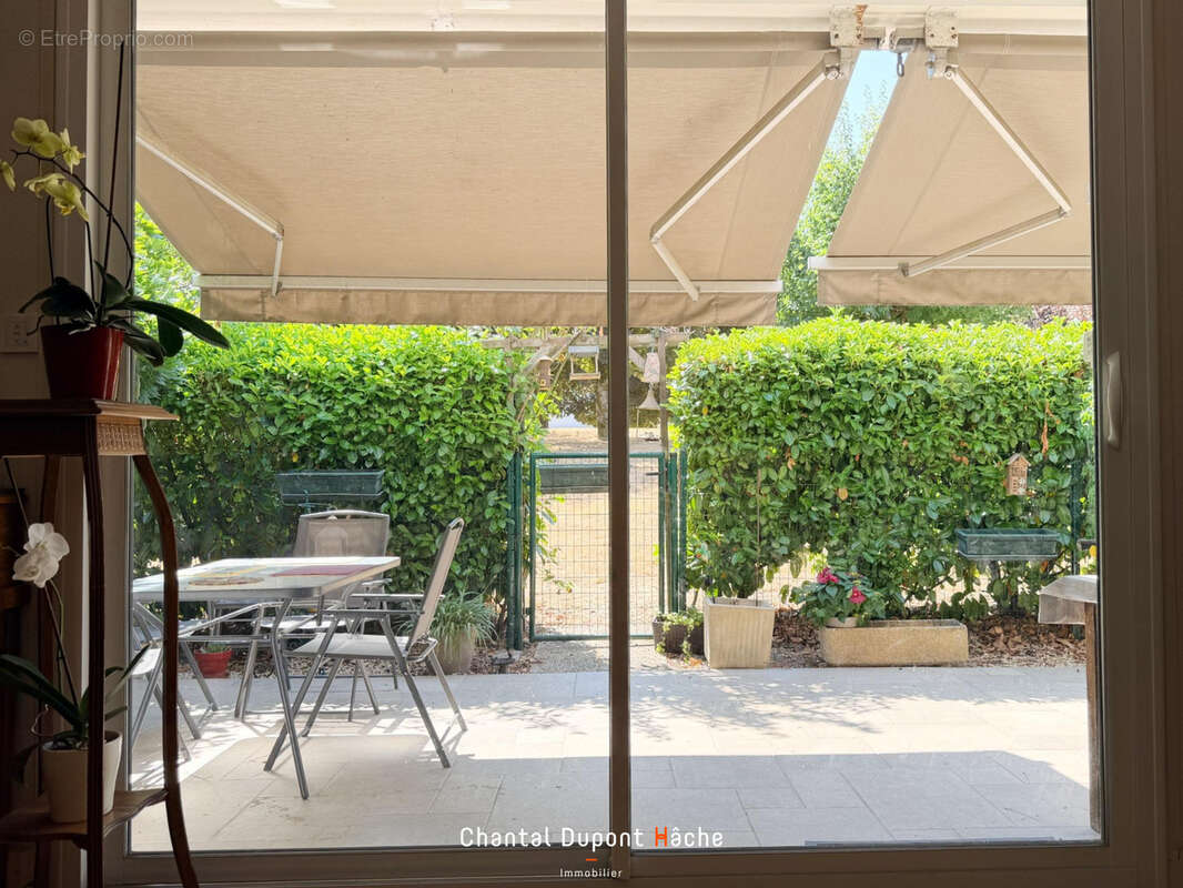 CHARTRES- Maison de ville de 141m2, terrasse, parking privé. - photo 6