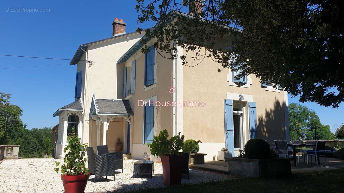 Maison à SAINT-YRIEIX-LA-PERCHE